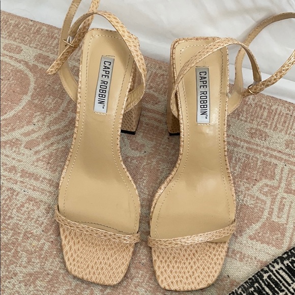 Heels - Picture 3 of 5